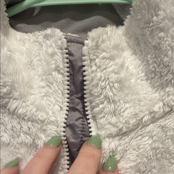 The North Face Women's white Plush Teddy Fleece Jacket - Picture 5 of 8